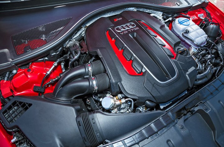 2021 Audi RS6 Engine